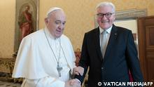 This handout picture taken and released on October 25, 2021, shows German President Frank-Walter Steinmeier (R) shaking hands with Pope Francis during their meeting at the Vatican. (Photo by Handout / VATICAN MEDIA / AFP) / RESTRICTED TO EDITORIAL USE - MANDATORY CREDIT AFP PHOTO / VATICAN MEDIA - NO MARKETING - NO ADVERTISING CAMPAIGNS - DISTRIBUTED AS A SERVICE TO CLIENTS