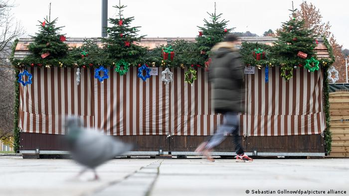 Geschlossene Bude auf dem Weihnachtsmarkt in Stuttgart 2020, Deutschland