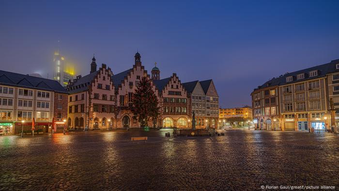 Empty city hall square, Frankfurt