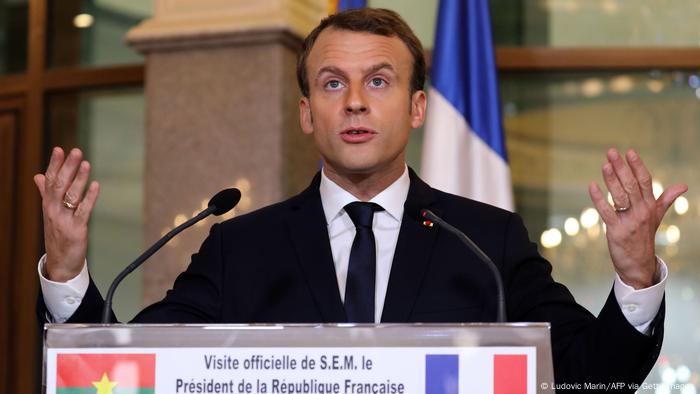 Emmanuel Macron dando un discurso.