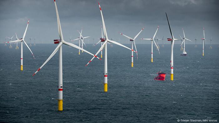 Molinos de energía eólica en el norte de Alemania. 