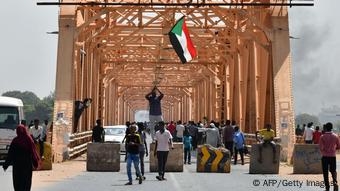 Des Soudanais de Omdurman protestent contre l'action des militaires