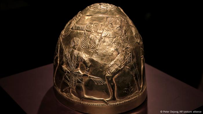 Este casco de oro de la época escita hace tiempo que regresó a Kiev.