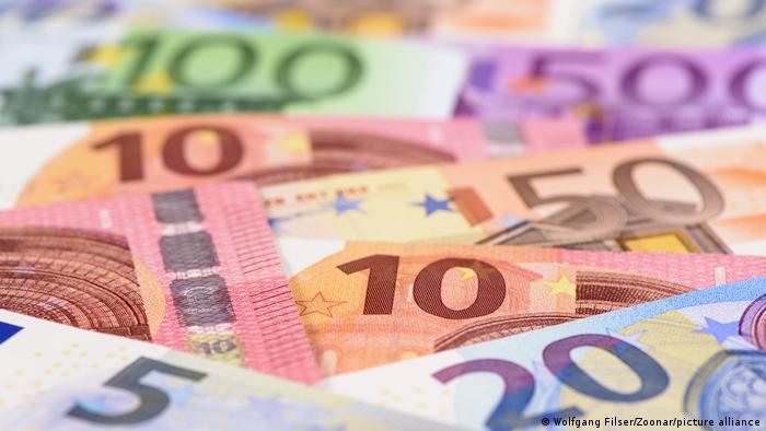 Haufen Banknoten von Euro Währung