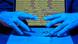 Dłonie hakera na klawiaturze komputera Dłonie hakera na klawiaturze komputera