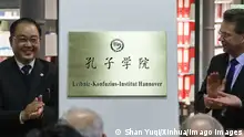 (171108) -- HANNOVER, Nov. 8, 2017 -- The plaque of the Confucius Institute is unveiled during its opening ceremony at Leibniz University in Hannover, Germany, on Nov. 7, 2017. ) (yy) GERMANY-HANNOVER-CONFUCIUS INSTITUTE-OPENING ShanxYuqi PUBLICATIONxNOTxINxCHN 