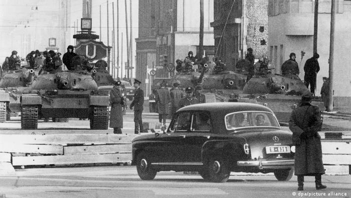 28 октомври 1961: съветски танкове на Чекпойнт Чарли