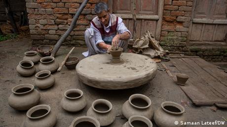 Kashmir: Artisans fight for survival amid dying art of pottery