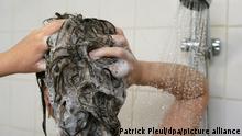 Symbolbild I Duschen - Haare waschen