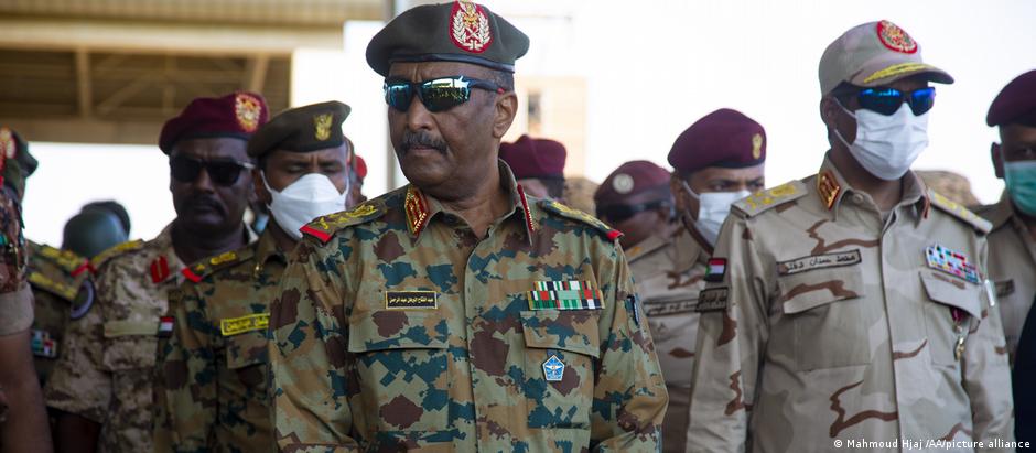O general Abdel-Fattah Burhan liderou o golpe militar no Sudão