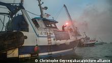 Pescadores franceses bloquean el tráfico con Reino Unido