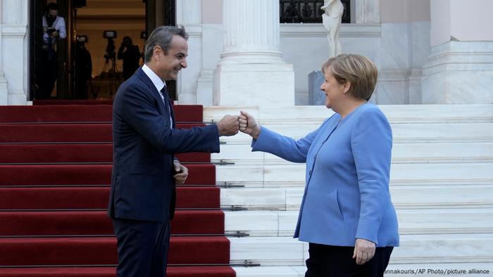 Der griechische Ministerpräsident Kyriakos Mitsotakis empfängt Bundeskanzlerin Angela Merkel in Athen.  (10.29.2021).