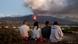 Spanien La Palma | Menschen beobachten den Vulkan Spanien La Palma | Menschen beobachten den Vulkan