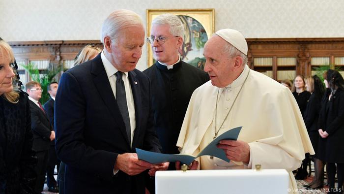 Biden y el papa charlaron en privado unos 75 minutos en histórica visita | El Mundo | DW | 29.10.2021