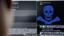 IT Security Wissenschaftler trainieren im Raum Cyber Range im Cybersicherheitszentrum Athene, wie eingeschleuste Erpresser-Programme (Ransomware) unschädlich gemacht werden können. Der wieder gestiegene Umfang von Cyberangriffen auf Firmen, Behörden und medizinische Einrichtungen zeigen nach Einschätzung von Spezialversicherern den oft nachlässigen Umgang mit Hacking-Gefahren. (zu dpa «Versicherer: Schutz vor Hackerattacken überfordert viele Firmen noch») +++ dpa-Bildfunk +++