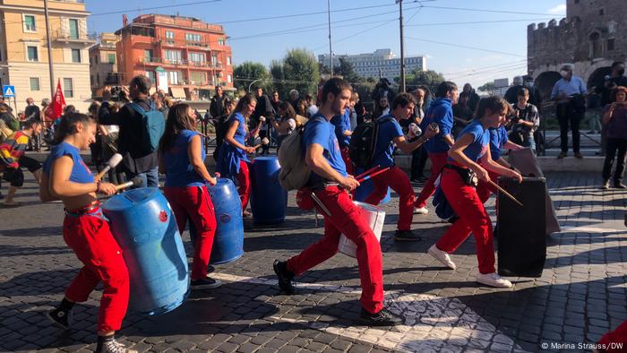 Roma'da iklim aktivistleri G20'yi protesto gösterileri düzenliyor