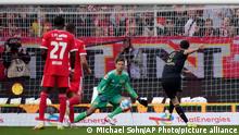 Bayern's Robert Lewandowski, right, scores his side's opening goal from penalty during the German Bundesliga soccer match between 1. FC Union Berlin and FC Bayern Munich in Berlin, Germany, Saturday, Oct. 30, 2021. (AP Photo/Michael Sohn)