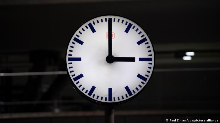 Deutschland | Beginn der Winterzeit - Uhren zurückgestellt