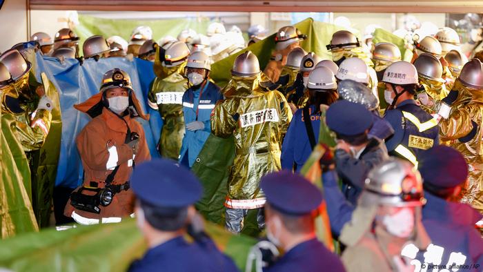 Japan - Mann mit Messer in der U-Bahn