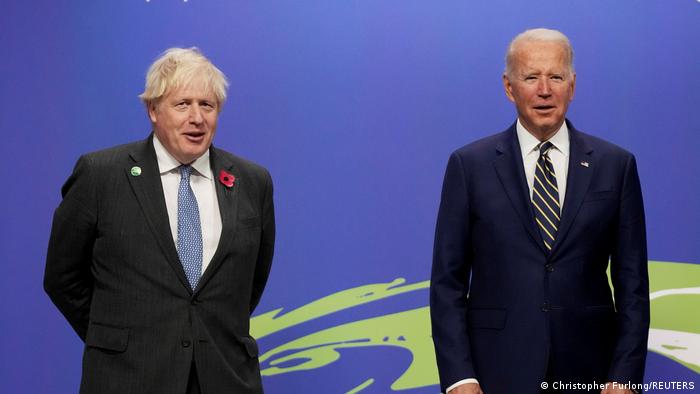 O primeiro-ministro britânico, Boris Johnson, e o presidente dos EUA, Joe Biden, na COP26 em Glasgow, Escócia