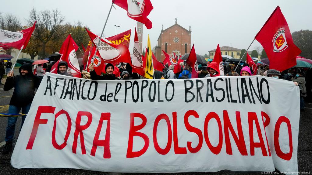 Brazil S Bolsonaro Attends Honors Ceremony In Italy Amid Protests News Dw 01 11 21