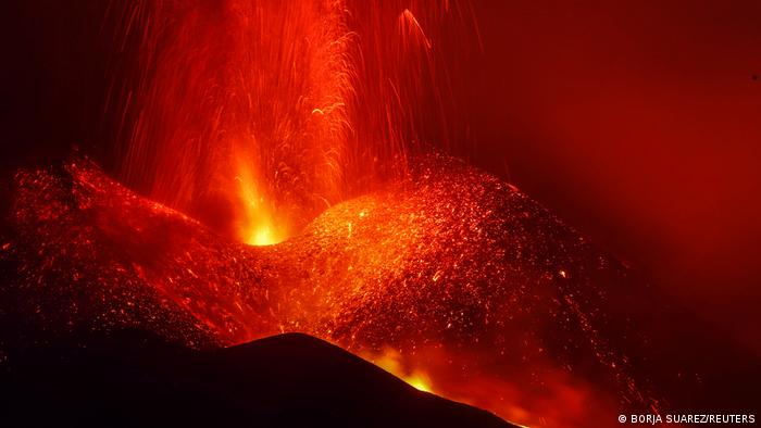 Потоки лавы при извержении вулкана Кумбре-Вьеха