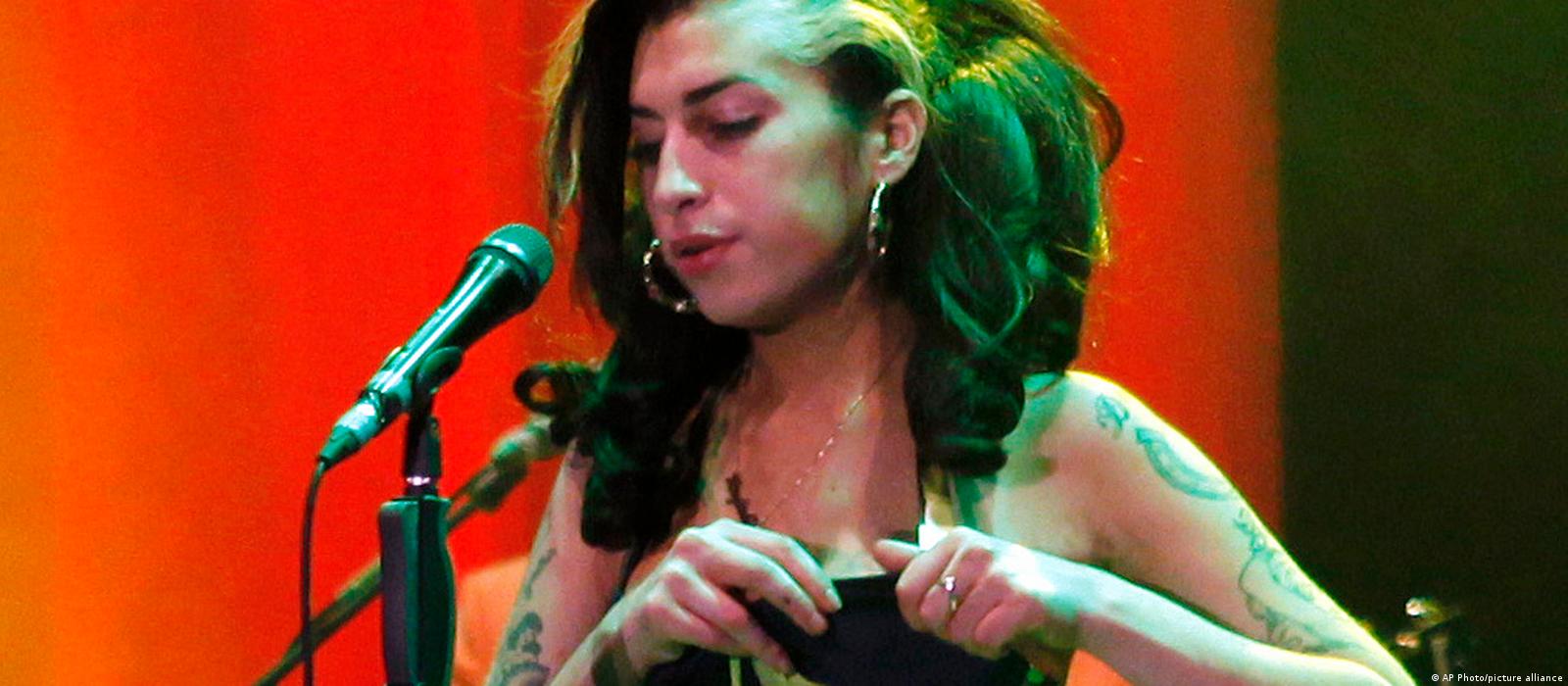 Amy Winehouse Pop Art Poster - Infamous Inspiration
