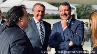 Ο Μπολσονάρο με τον ομοϊδεάτη του Σαλβίνι στην πόλη Πιστόια