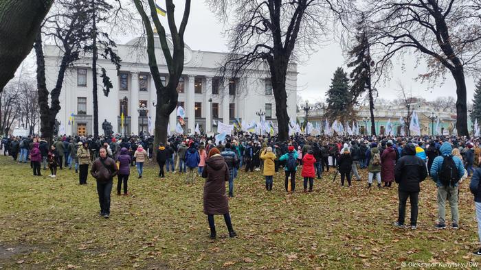 Мітинг антивакцинаторів під стінами Верховної Ради