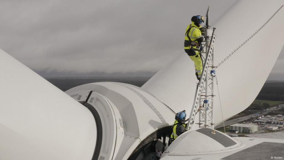Nordeksovi inženjeri na održavanju vetroturbine