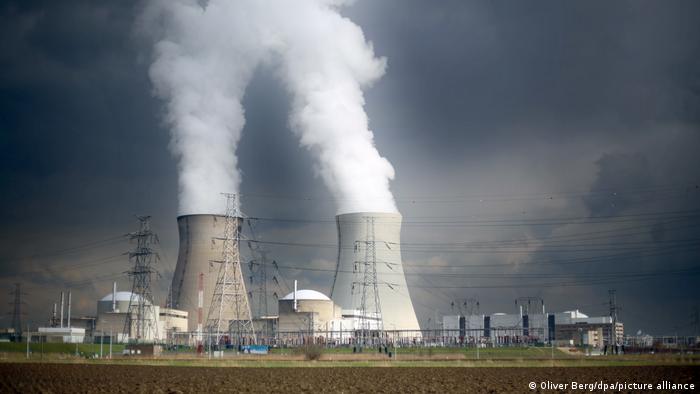 Атомная электростанция Дул близ бельгийского города Антверпена 