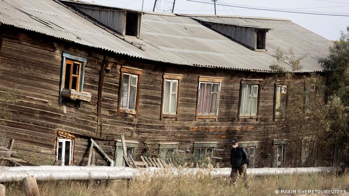 A collapsed house, caused by thawing permafrost in Russia, Yakutia REUTERS/Maxim Shemetov 