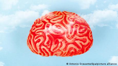 Illustration of a brain floating in the clouds