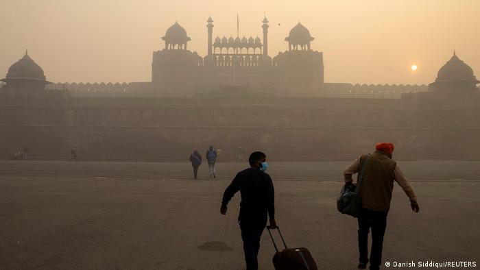 द लांसेट में छपे इस अध्ययन में बताया गया है कि भारत में प्रदूषण से सर्वाधिक 24 लाख लोग मारे गए. दूसरे नंबर पर चीन है, जहां 22 लाख लोगों की मौत का कारण प्रदूषण है.
