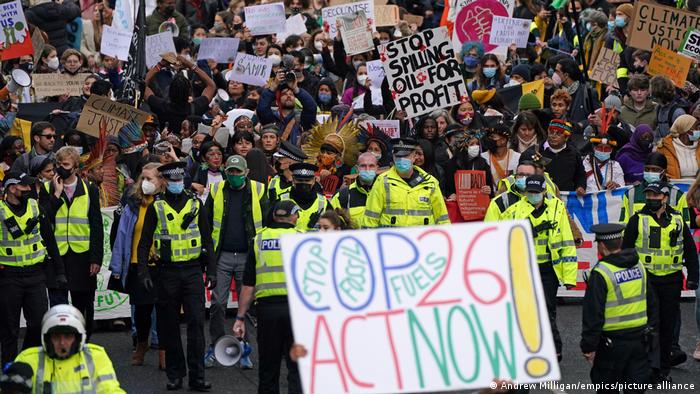 Des milliers de jeunes ont accusé ce vendredi les grands de ce monde d'inaction face au dérèglement climatique.