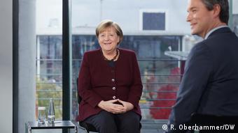 Angela Merkel, canciller saliente de Alemania, en entrevista con Max Hofmann, jefe de Noticias de DW.