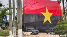 Straßen mit der MPLA-Flagge vor dem MPLA-Parteitag in Angola