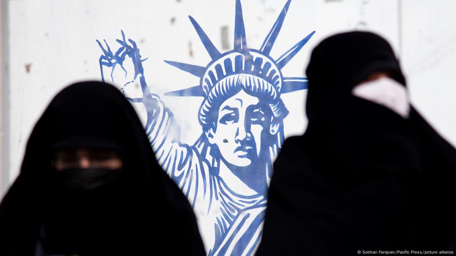 Grafit na bivšoj američkoj bazi u Teheranu