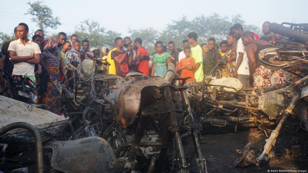 Scores dead in Sierra Leone tanker blast DW 11/06/2021