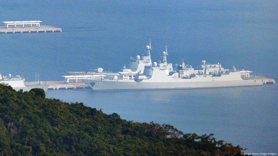 資料照片：中國解放軍的052C導彈驅逐艦停靠在海南軍事基地