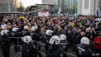 Διαδήλωση κατά των μέτρων για την πανδημία