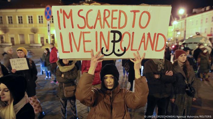 Protest przeciwko polskiemu prawu aborcyjnemu w Dublinie 6 listopada 2021 r.