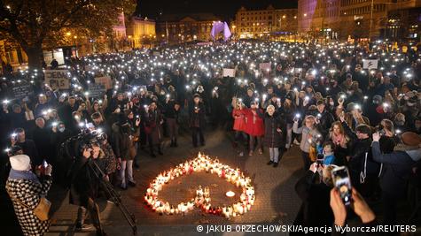 All pregnant women are in danger': protests in Poland after expectant  mother dies in hospital, Global development