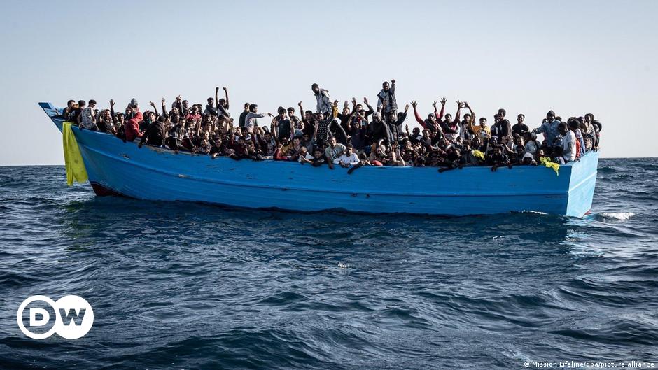 Italia: 800 migran di kapal penyelamat Jerman mencapai pelabuhan Sisilia |  Berita |  DW