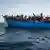 قارب يقل مهاجرين تتلاطمه الأمواج في المتوسط  (أرشيف 24.06.2018)