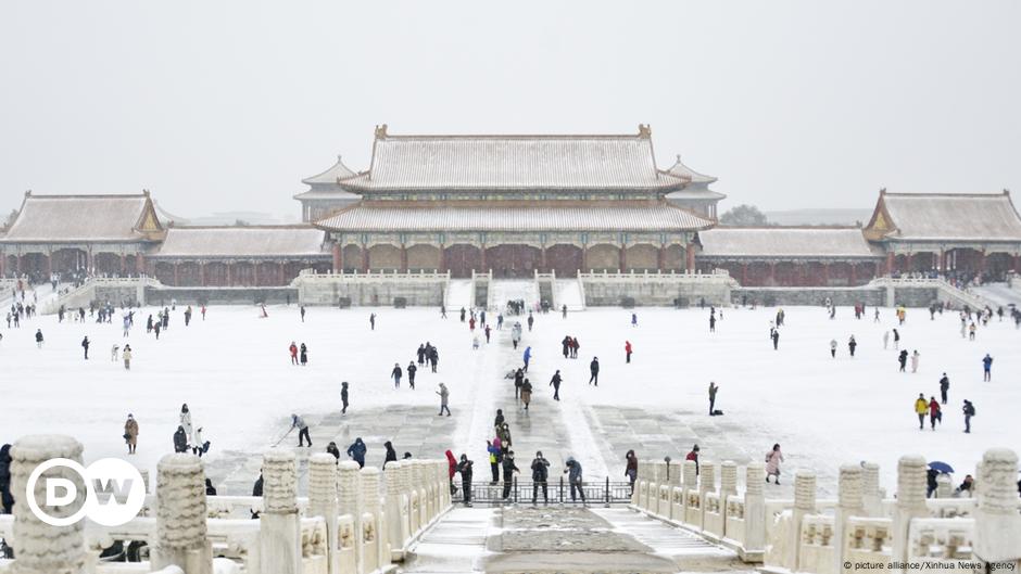 China's first snowstorm of winter arrives early — in pictures DW 11