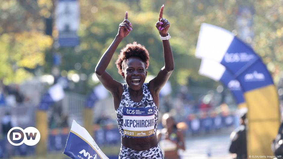 Jepchirchir makes history after New York marathon win – DW – 11/07/2021