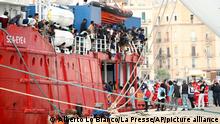 Немецкое судно доставило на Сицилию 58 спасенных беженцев