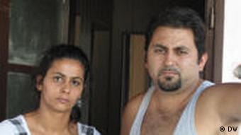 Nenad Mesic und seine Frau Anifa in Roma Siedlung in Zagreb