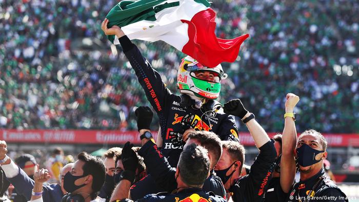 Formel 1 Mexiko City Grand Prix | Sergio Perez fährt auf Platz 3